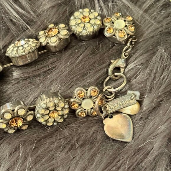 Mariana Flower Bracelet - Picture 6 of 7